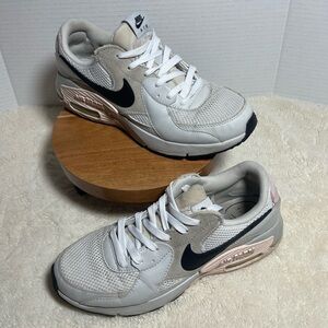 Nike Air MAX White and Black Sneakers with Air Cushion - light pink